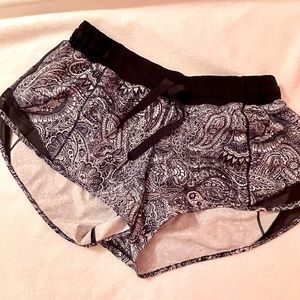 Lululemon hotty hot short, size 6